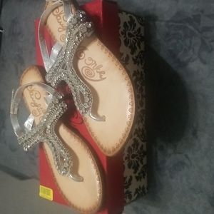 Naughty Monkey size 7.5 silver